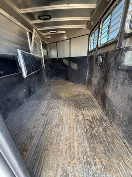 Used 2022 Logan Coach Bullseye 3H GN Horse Trailer