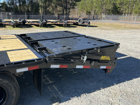 New 2026 Big Tex Trailers 22PH Deckover Trailer, Pintle ( 20ftDeck+5ft Dove=25ft ) #18,300 Payload