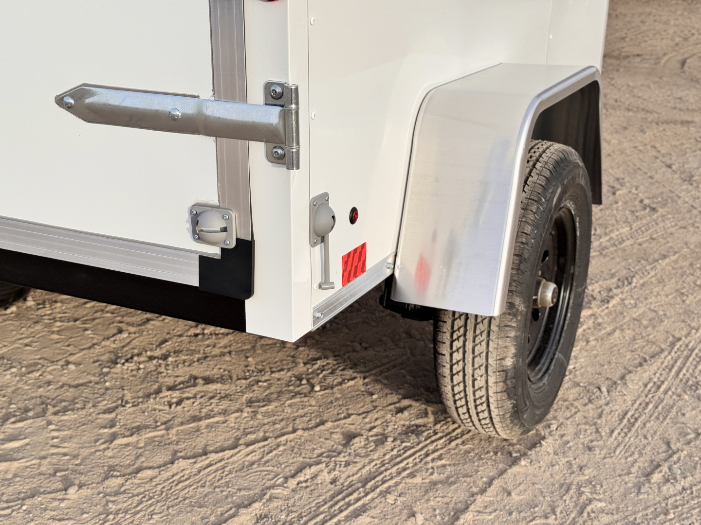 New 2026 Cross Trailers 4-6-1V enclosed