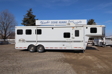 Used 2003 Bison Trailers 3 Horse LQ Horse Trailer