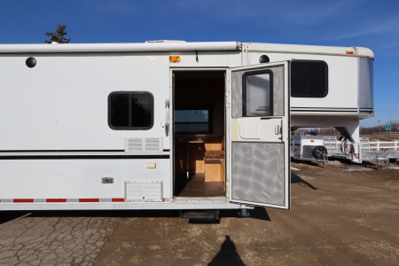 Used 2003 Bison Trailers 3 Horse LQ Horse Trailer