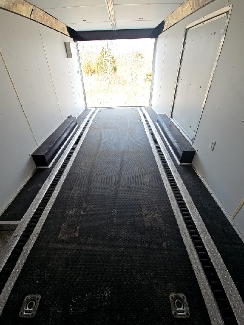 Used 2014 United Trailers 8.5x24 10K Enclosed Car / Racing Trailer