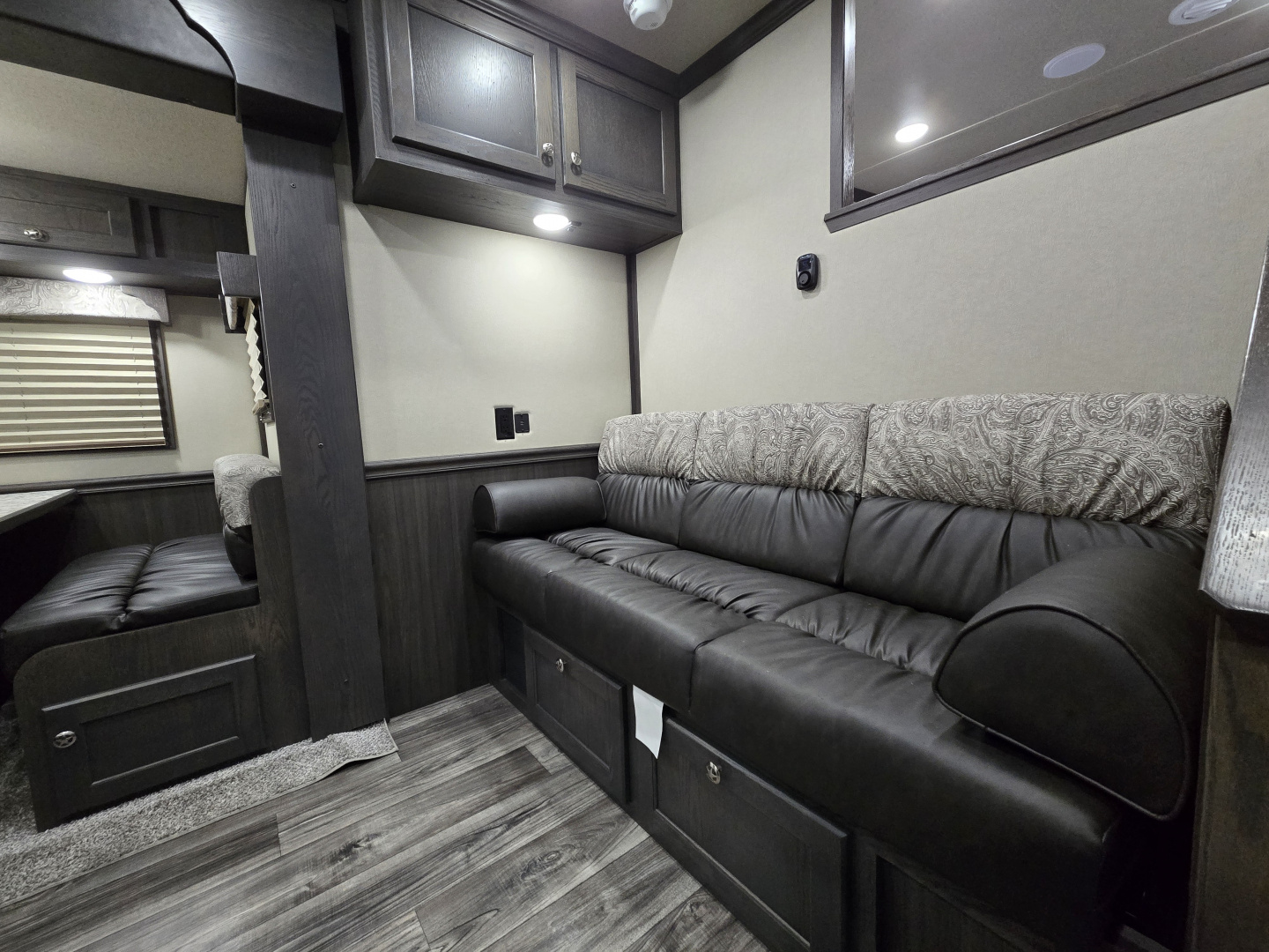 New 2026 Merhow Stampede 4 Horse LQ Trailer