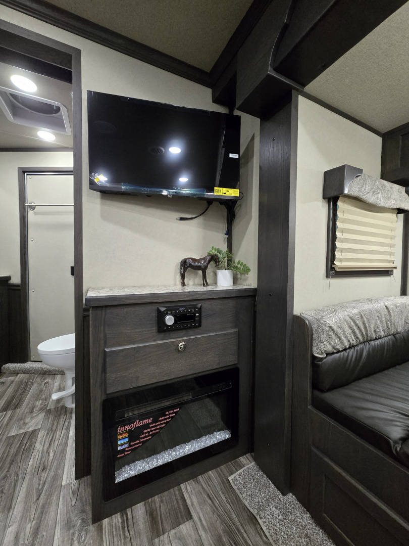 New 2026 Merhow Stampede 4 Horse LQ Trailer