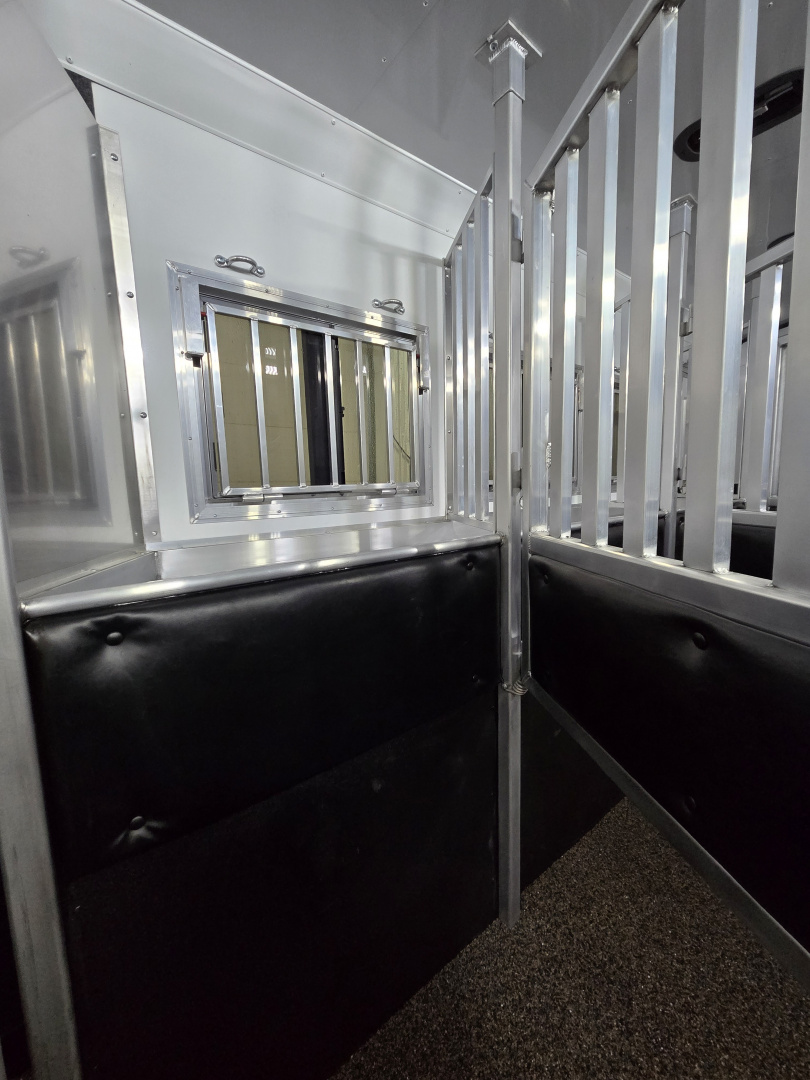 New 2026 Merhow Stampede 4 Horse LQ Trailer