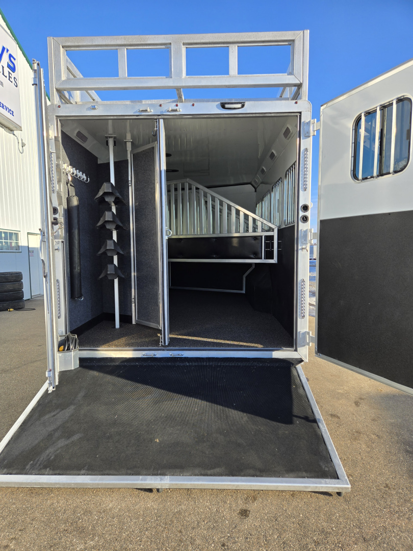 New 2026 Merhow Stampede 4 Horse LQ Trailer