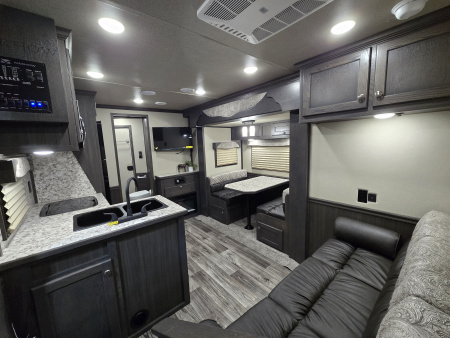 New 2026 Merhow Stampede 4 Horse LQ Trailer