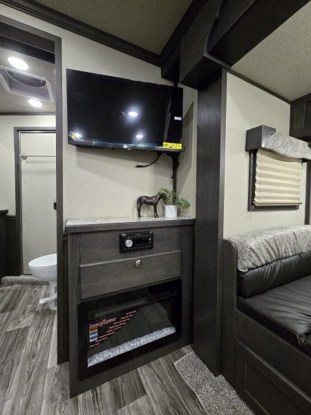 New 2026 Merhow Stampede 4 Horse LQ Trailer