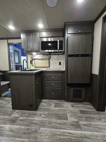 New 2026 Merhow Stampede 4 Horse LQ Trailer