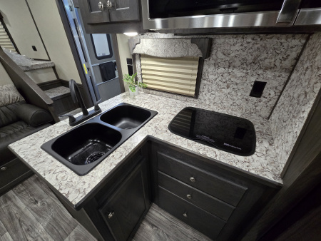 New 2026 Merhow Stampede 4 Horse LQ Trailer