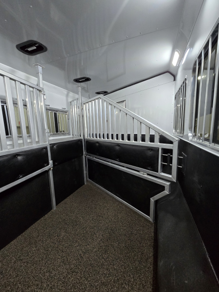 New 2026 Merhow Stampede 4 Horse LQ Trailer