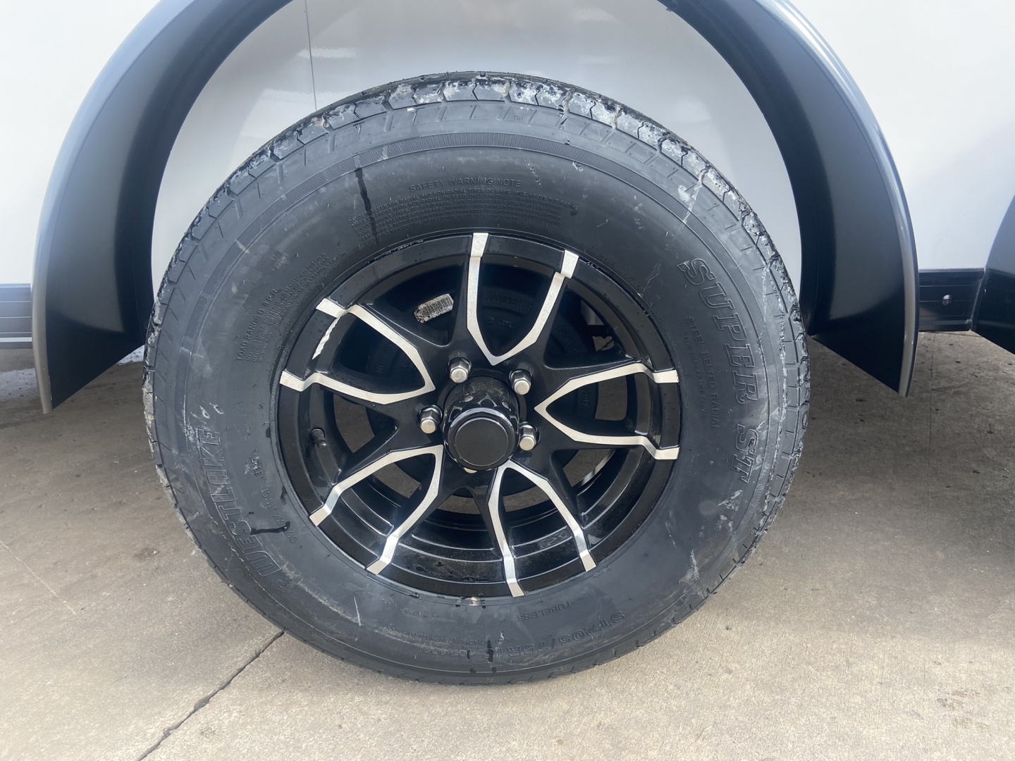 New United 12' UJ V-Nose Enclosed Cargo Trailer