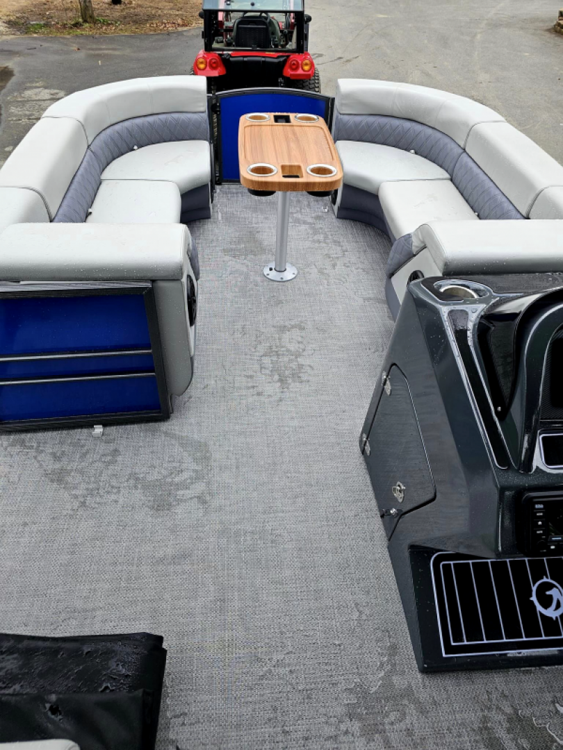 New 2024 P 24 Limited quad lounger - Massimo