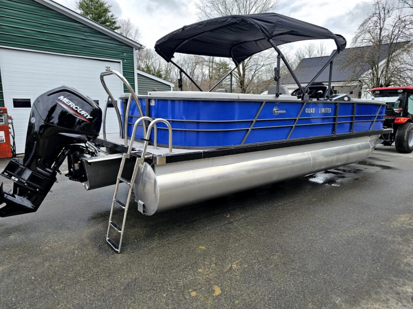 New 2024 P 24 Limited quad lounger - Massimo