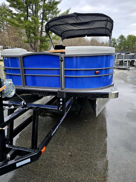 New 2024 P 24 Limited quad lounger - Massimo