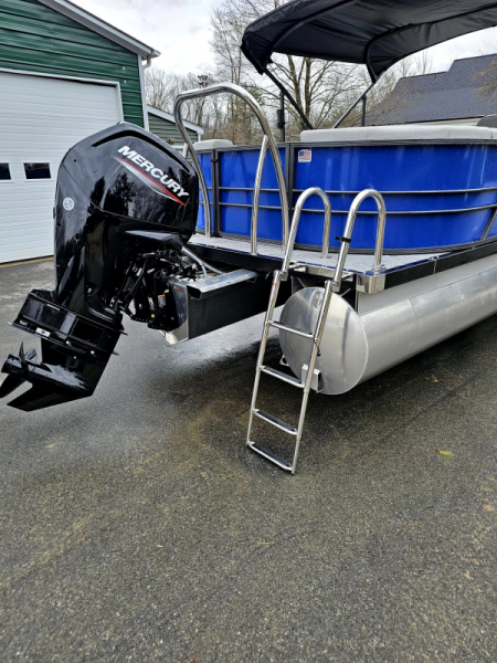 New 2024 P 24 Limited quad lounger - Massimo