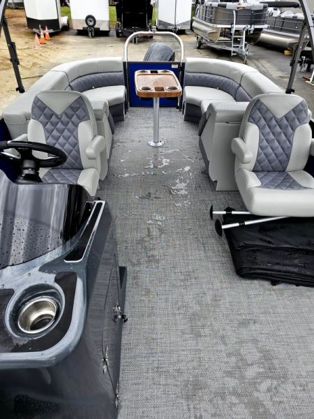 New 2024 P 24 Limited quad lounger - Massimo