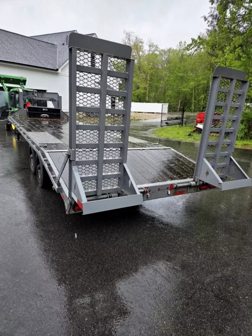Used 2022 102X26 GOOSENCK EQUIPMNET TRAILER 20,000LB GVWR - Diamond C Trailer MFG.