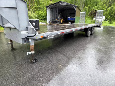 Used 2022 102X26 GOOSENCK EQUIPMNET TRAILER 20,000LB GVWR - Diamond C Trailer MFG.