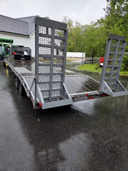 Used 2022 102X26 GOOSENCK EQUIPMNET TRAILER 20,000LB GVWR - Diamond C Trailer MFG.