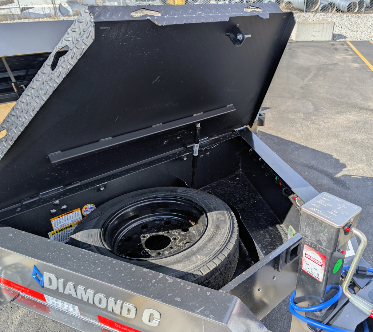 New Diamond C 24' HXD-210 Gravity Tilt 102" Wide: 23K (GVWR), Drive Over Fenders, Equipment Trailer