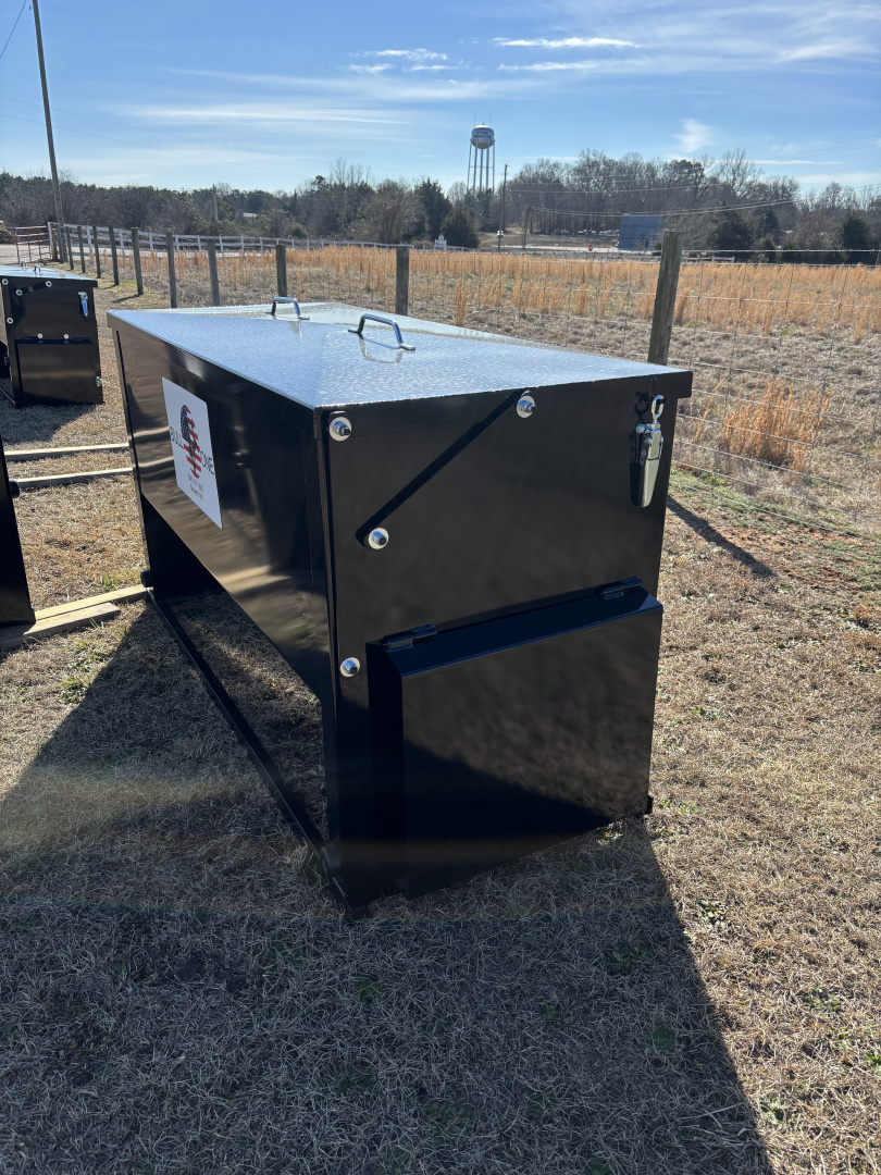New 2026 Other 1250 lb. Feeder *Hydraulic Chute* Farm / Ranch