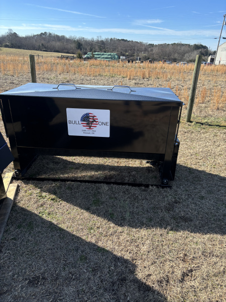 New 2026 Other 1250 lb. Feeder *Hydraulic Chute* Farm / Ranch