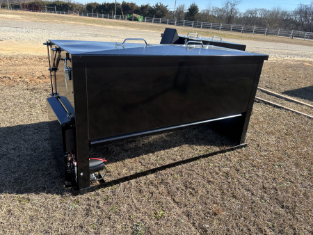 New 2026 Other 1250 lb. Feeder *Hydraulic Chute* Farm / Ranch