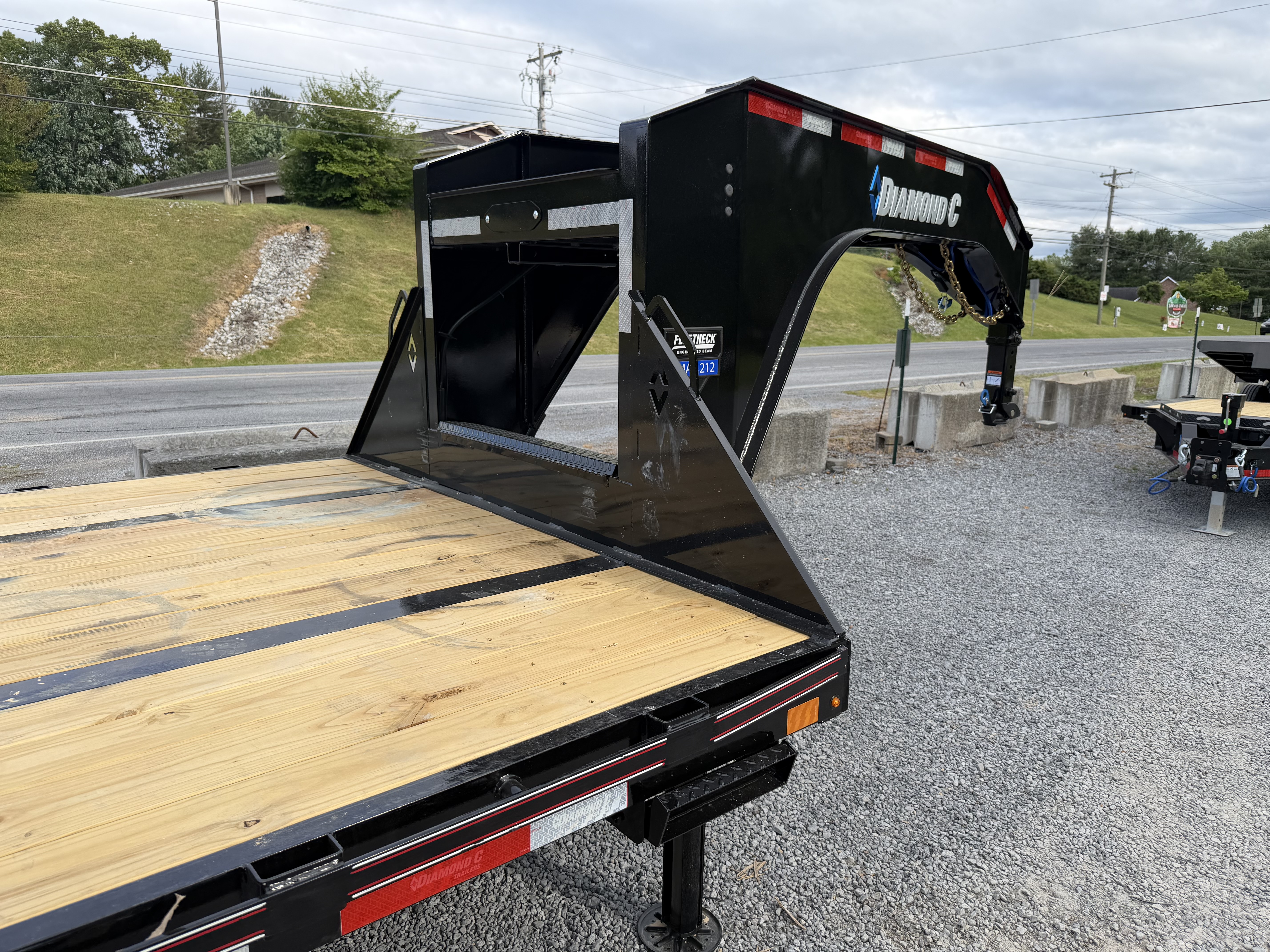 New 2026 Diamond C FMAX212 GOOSENECK TRAILER ***ABS BRAKES*** HYDRO DOVE & JACKS ALUMINUM OUTER RIMS