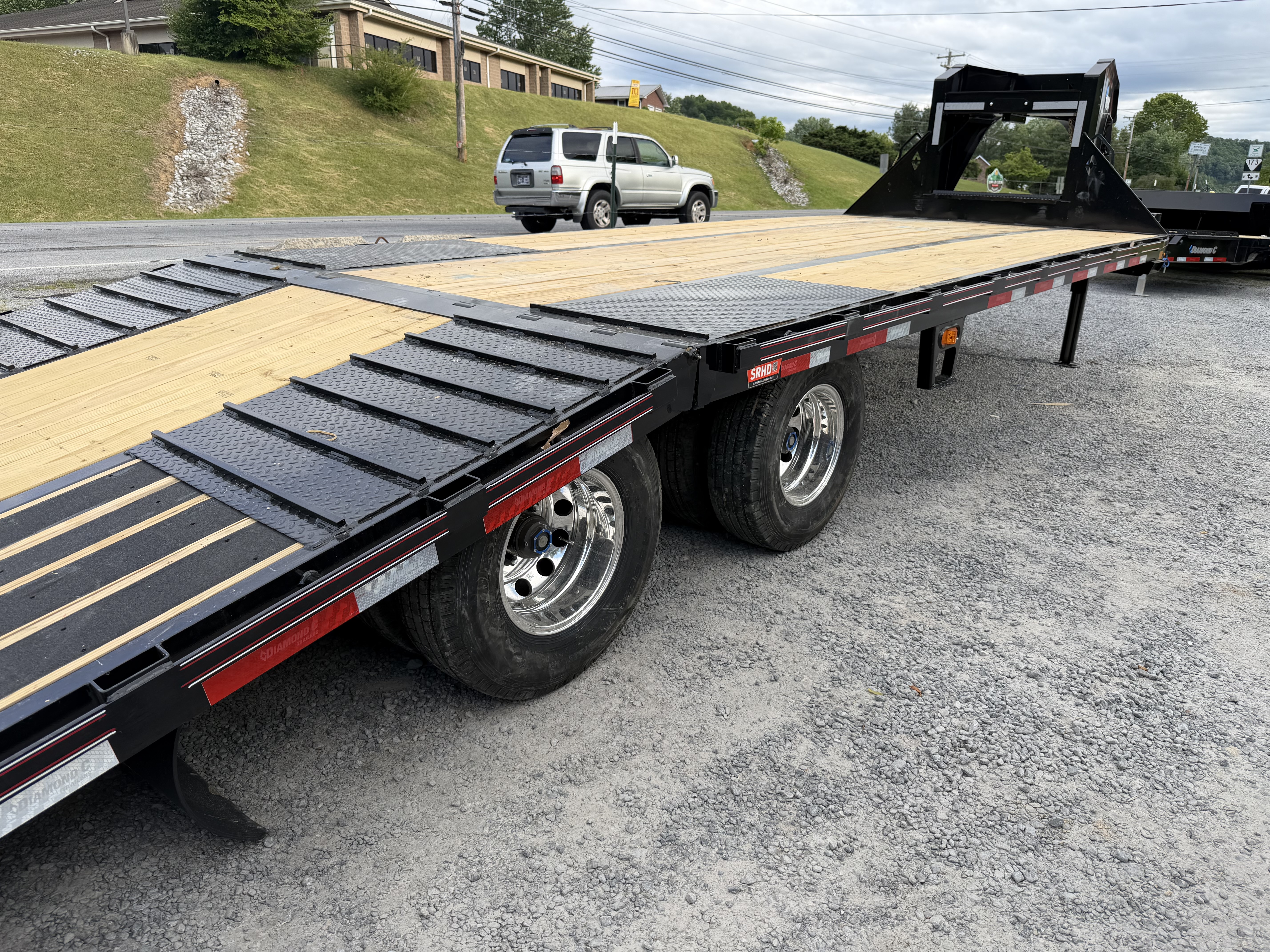 New 2026 Diamond C FMAX212 GOOSENECK TRAILER ***ABS BRAKES*** HYDRO DOVE & JACKS ALUMINUM OUTER RIMS