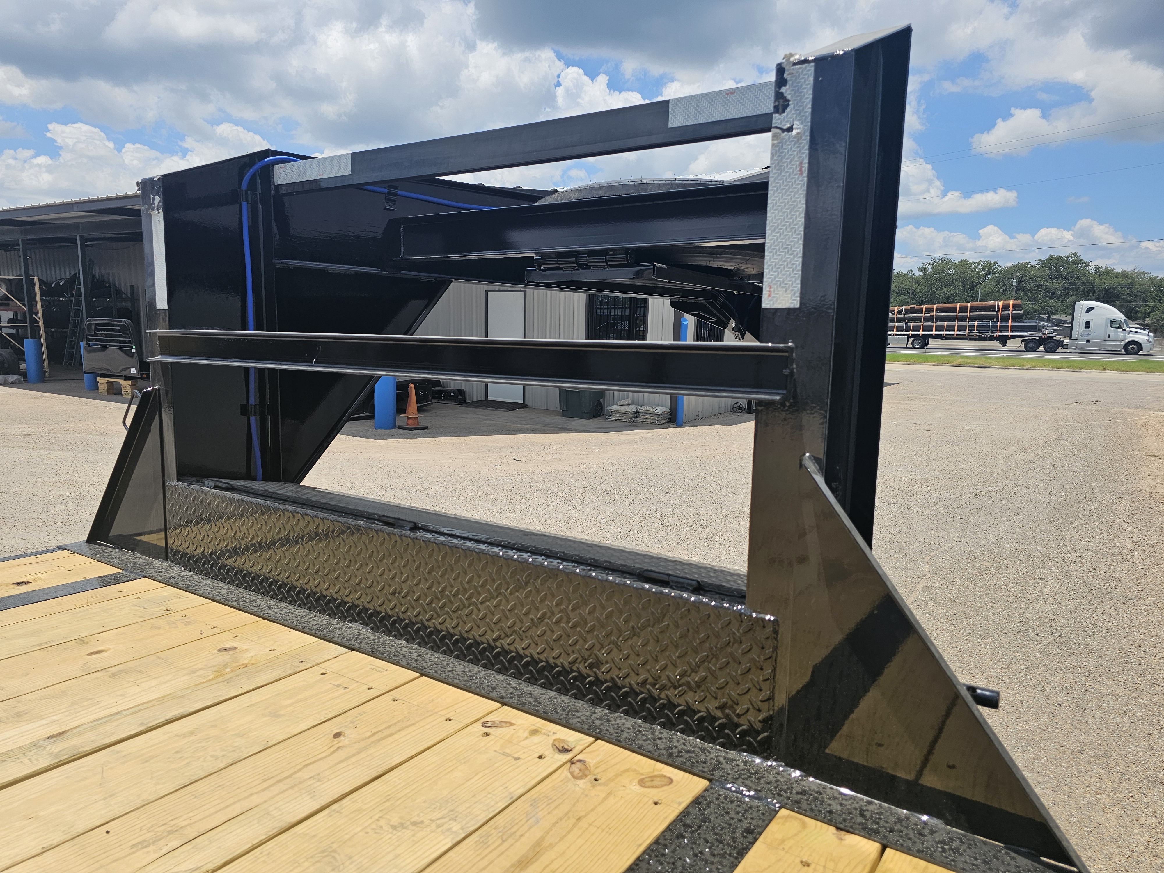 New 2026 Load Trail 102X25 16K LOW PRO Gooseneck Bodies