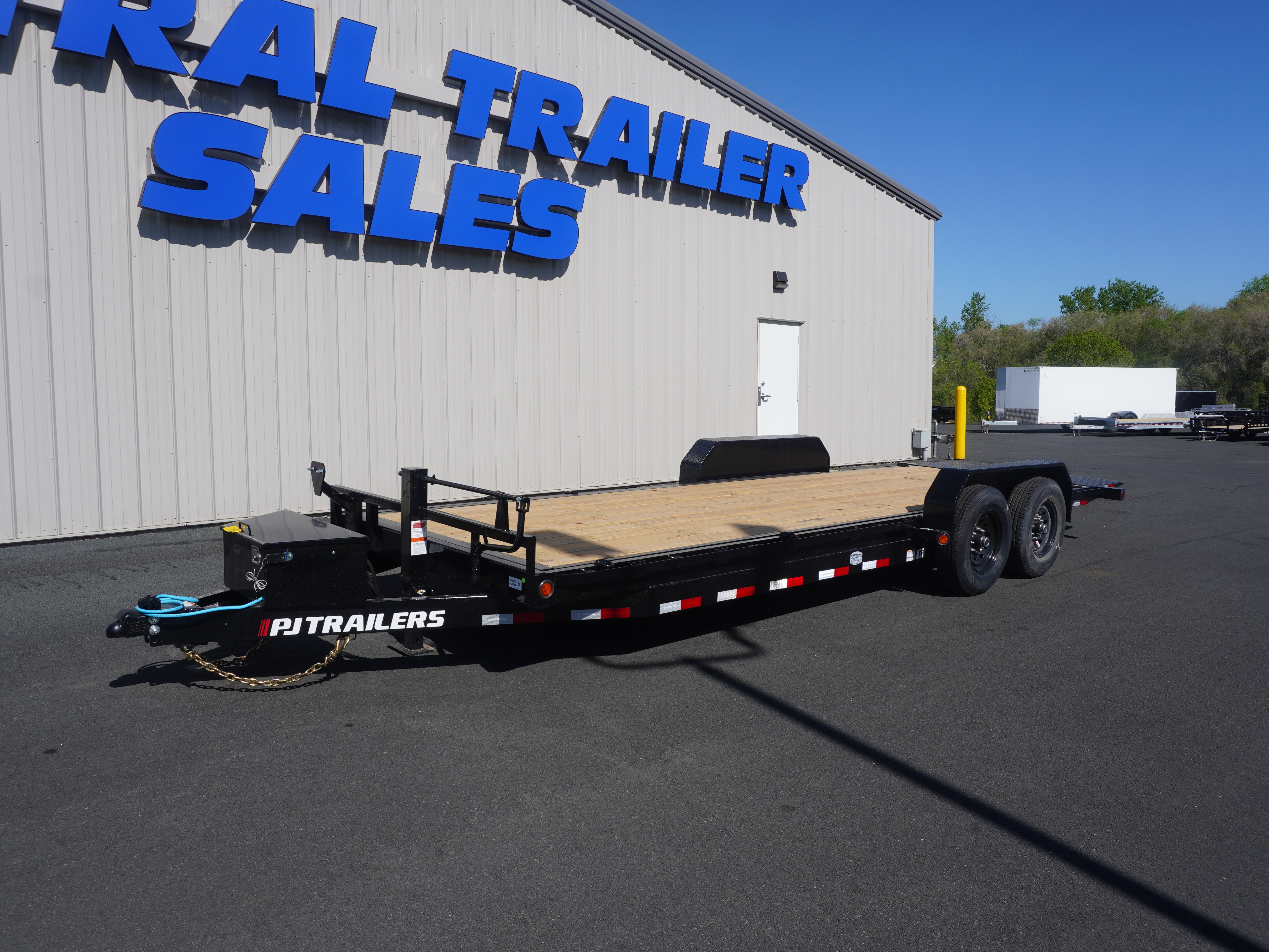 New 2027 PJ Trailers 83"x22' Powered Full Tilt Trailer