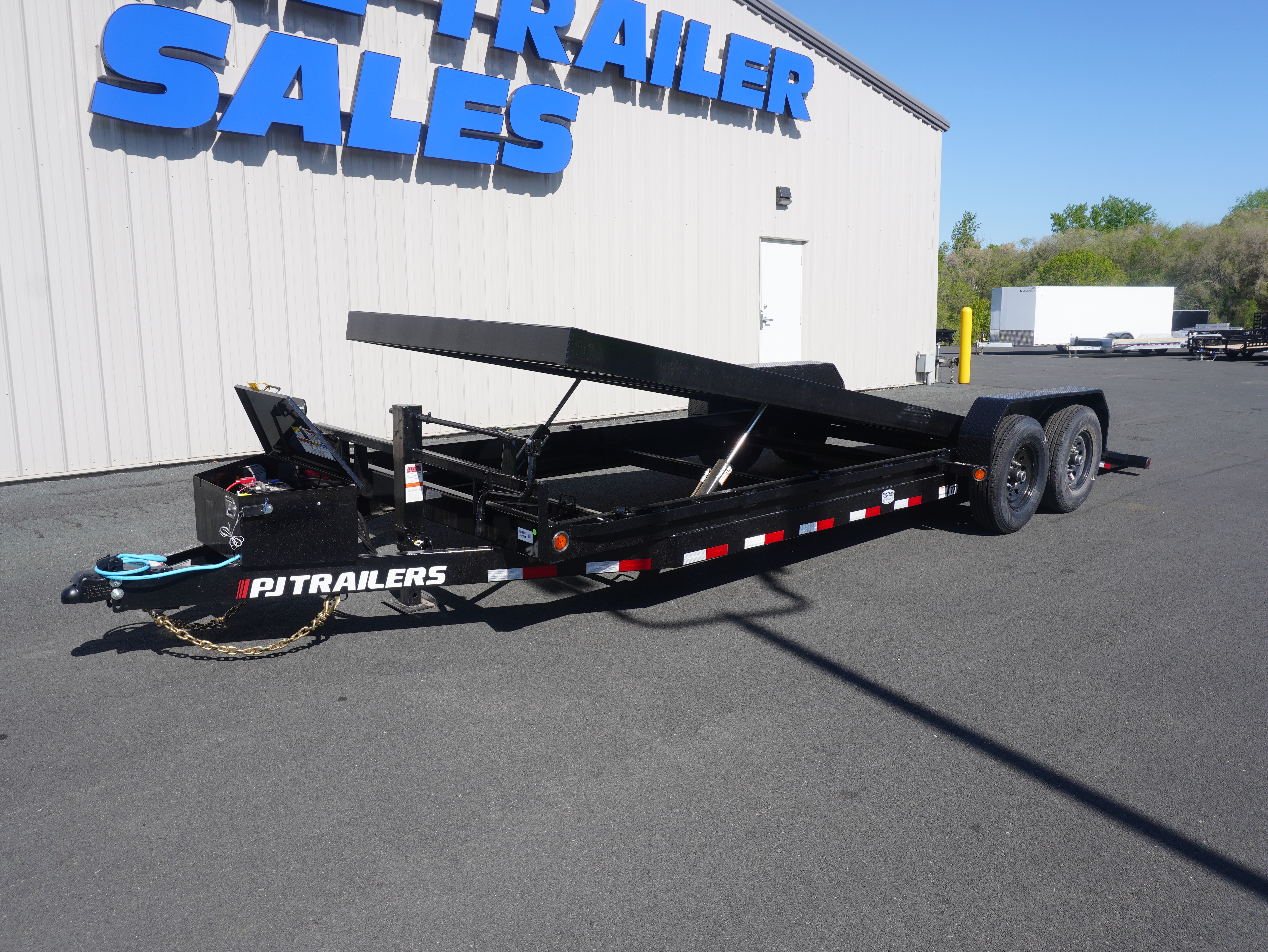 New 2027 PJ Trailers 83"x22' Powered Full Tilt Trailer