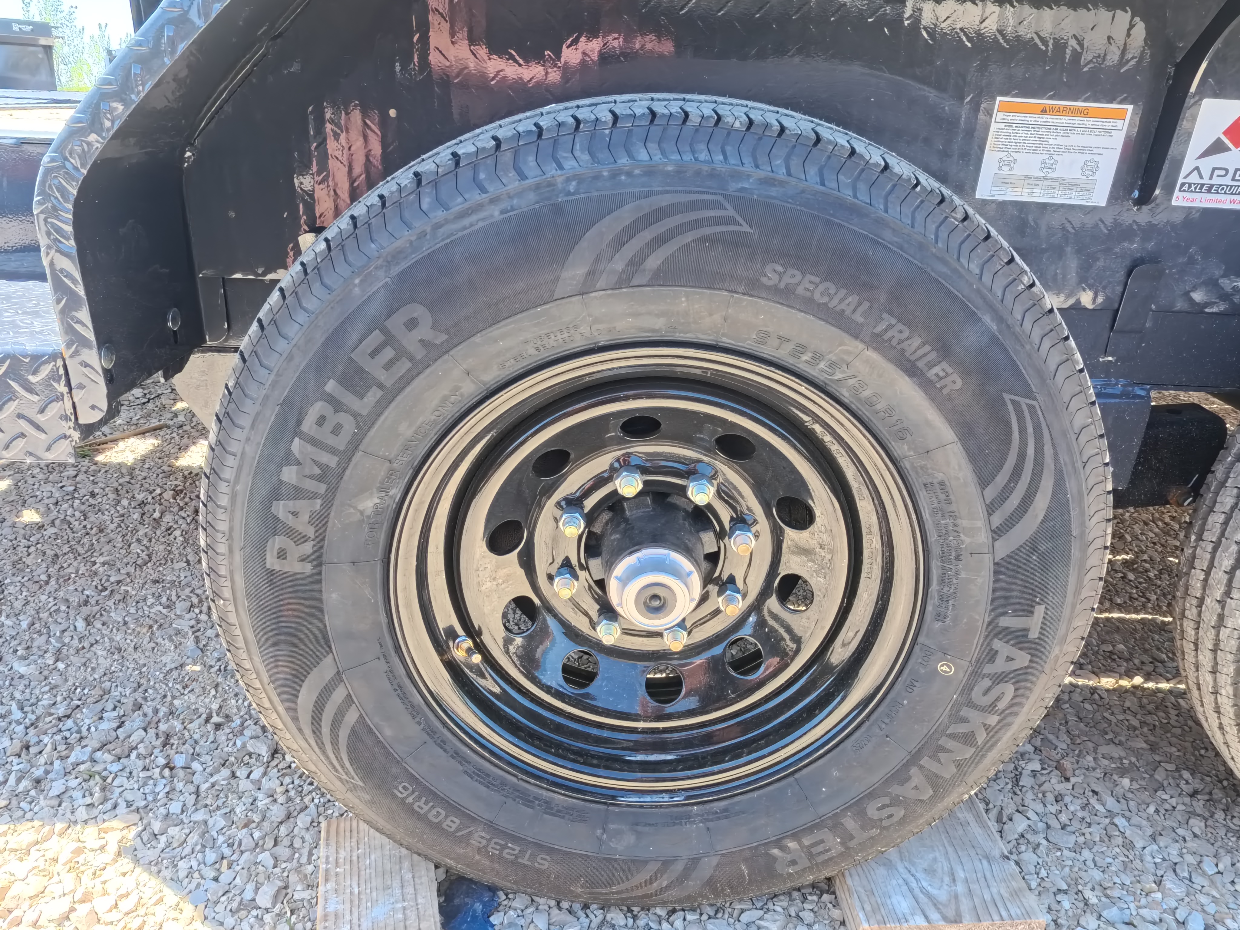 New 2026 Iron Bull 83x20 EWB Equipment Trailer, 14K GVWR, 3' Self Cleaning Dove Tail w/Rampage Ramps, Adj. 14K Coupler, LRE 10 Ply Tires