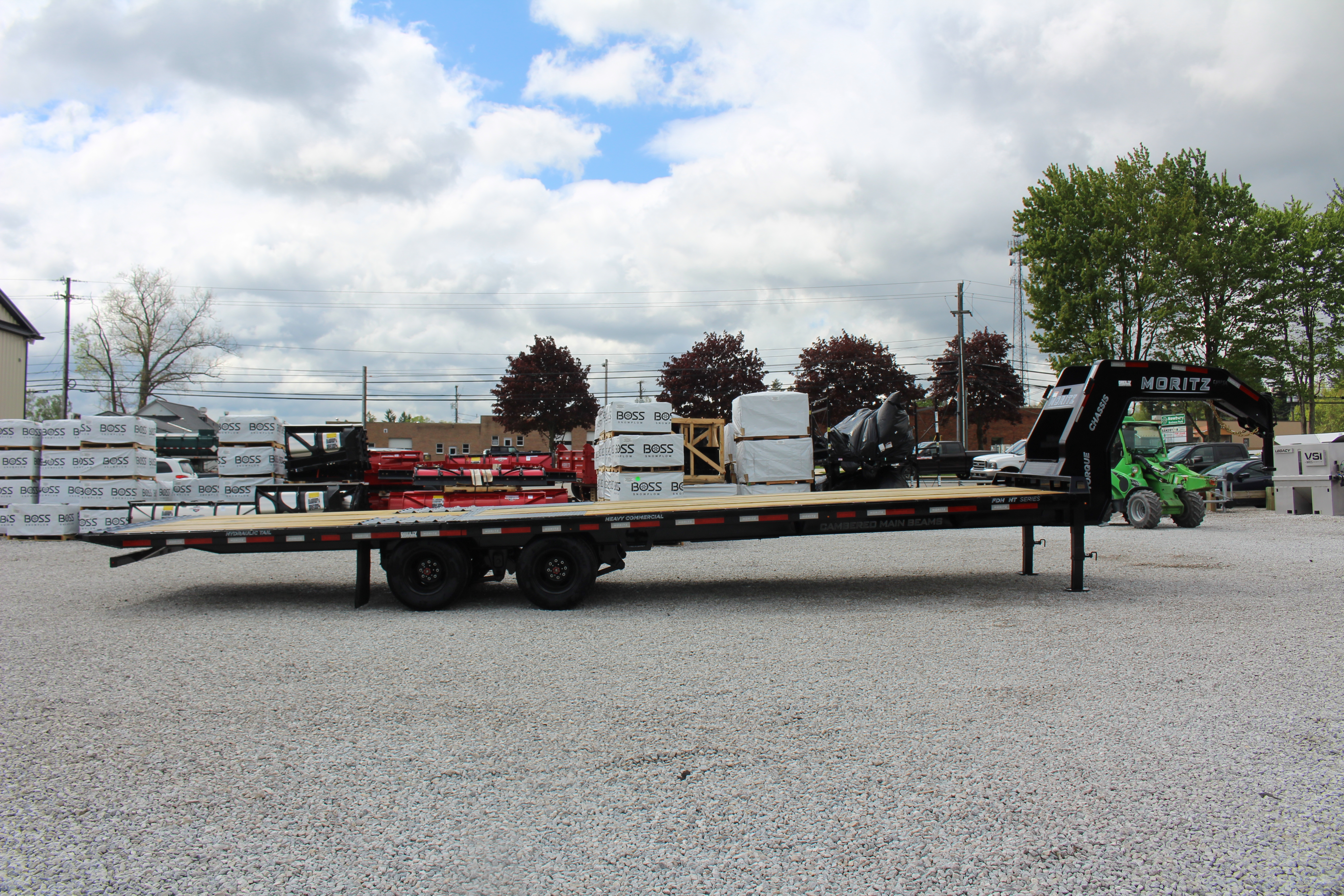 New 2026 Moritz FDGH Hydraulic Tail 32' GOOSENECK Deckover Flatbed Trailer- 25900# GVW