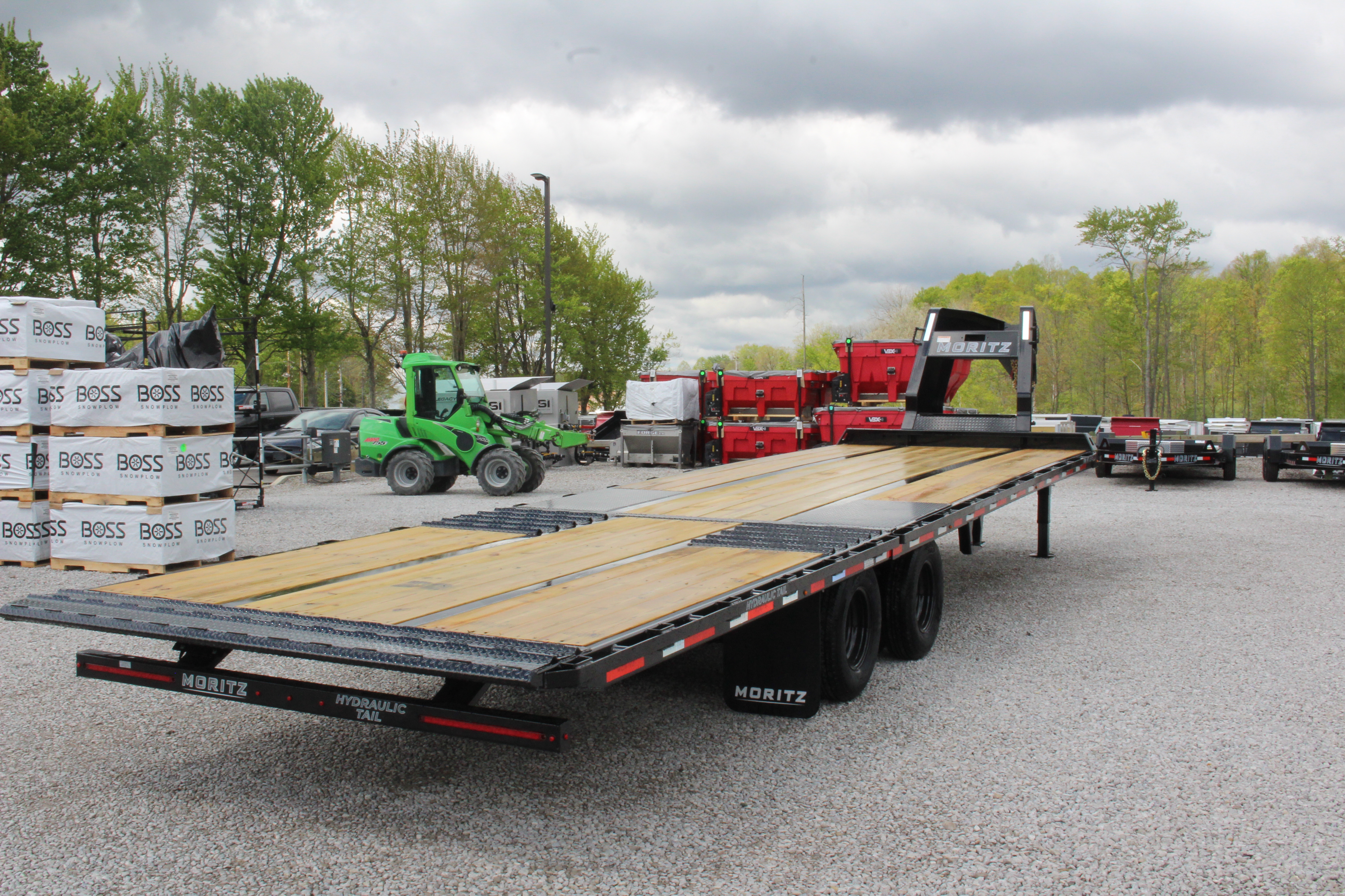 New 2026 Moritz FDGH Hydraulic Tail 32' GOOSENECK Deckover Flatbed Trailer- 25900# GVW