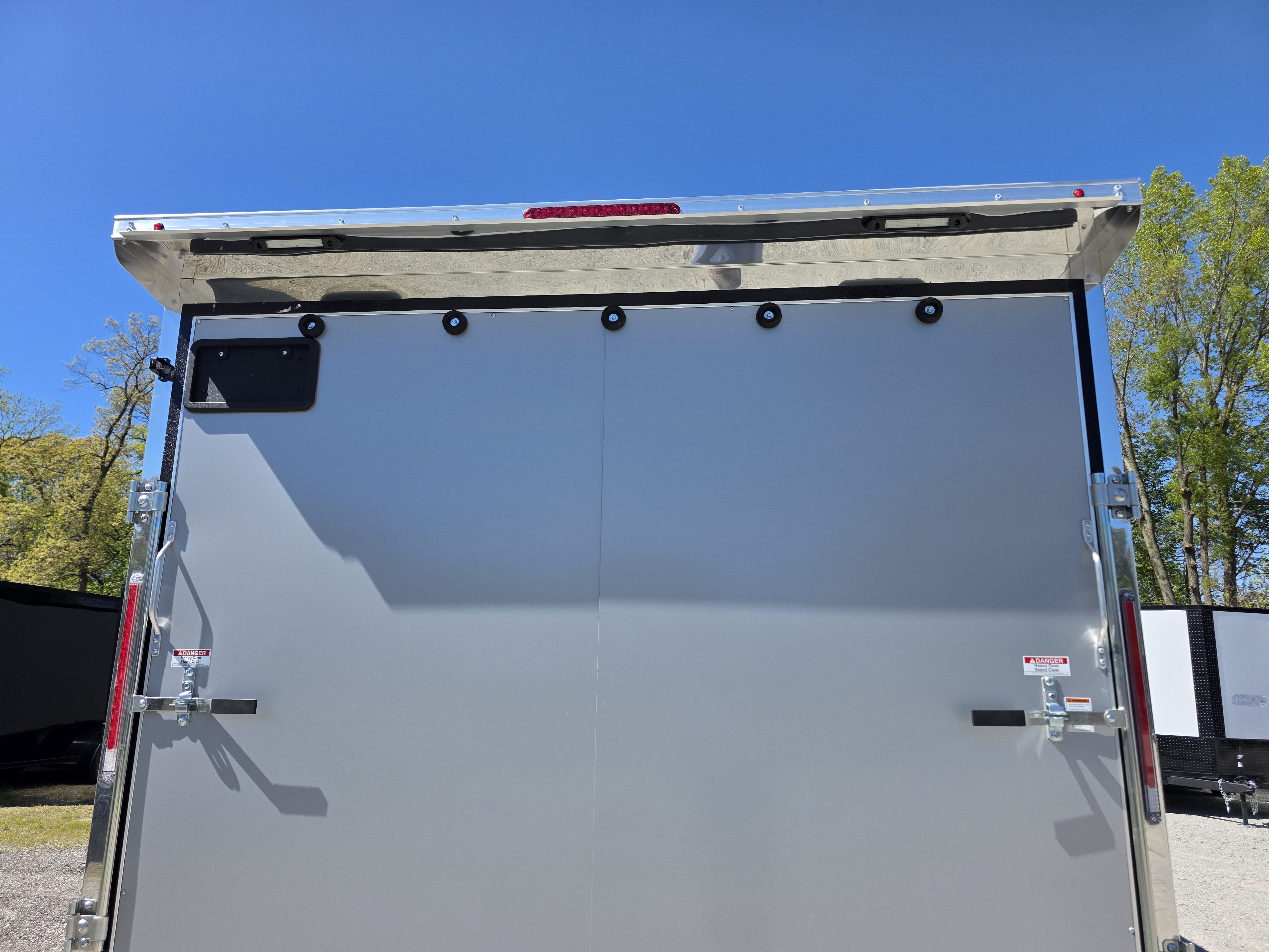 New 2026 Look Trailers 8.5X16 7FT INSIDE FLAT FLOOR SCREWLESS 080 ALUM WHEELS ATV UTV SXS GOLFCART Cargo / Enclosed Trailer