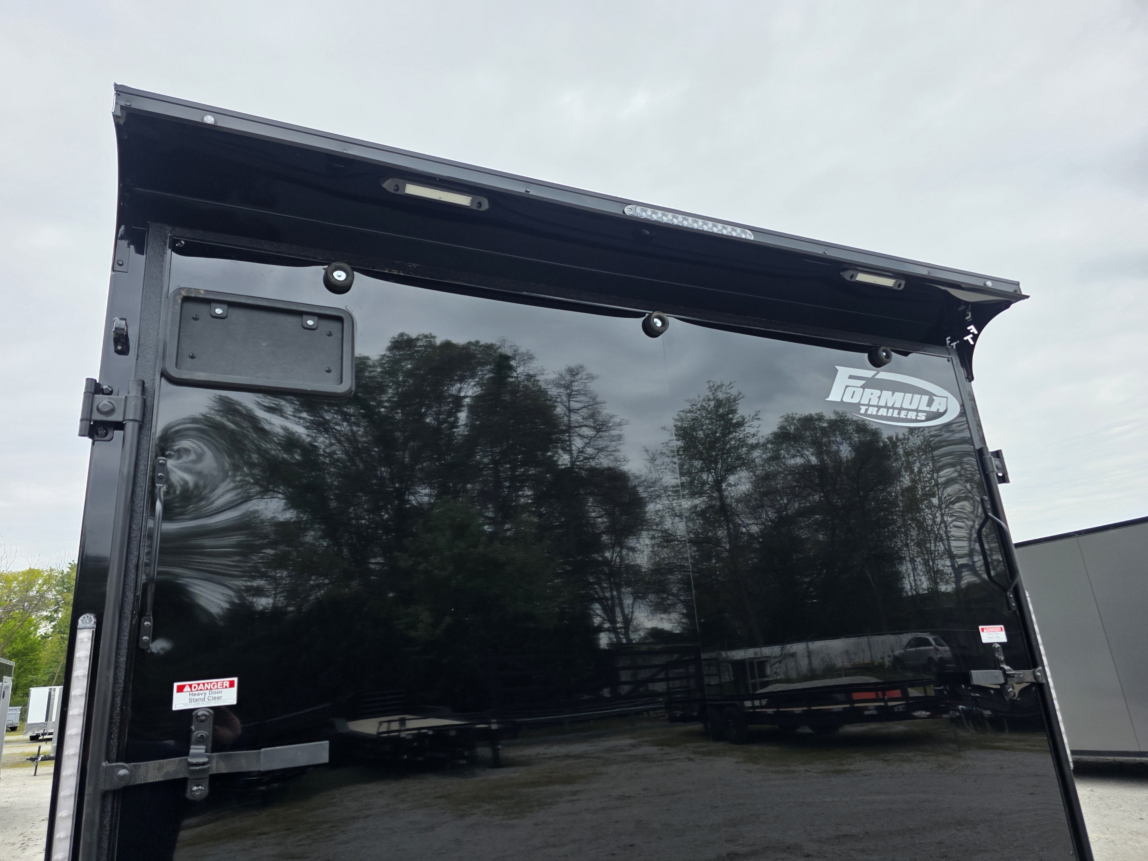 New 2026 Formula Trailers 8.5X24 SCREWLESS EXTERIOR BLACKOUT 7' INSIDE 10K GVWR Cargo / Enclosed Trailer