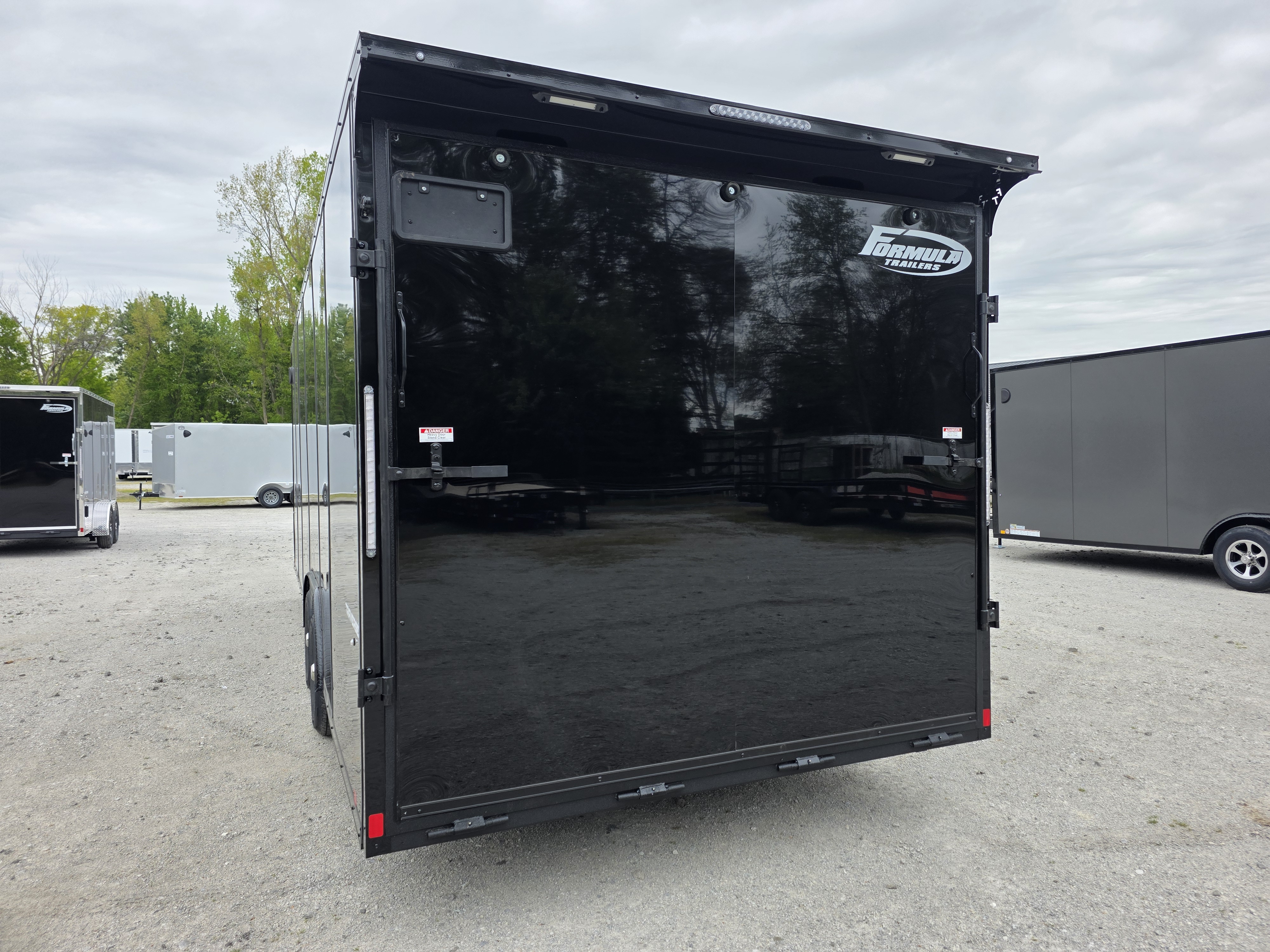 New 2026 Formula Trailers 8.5X24 SCREWLESS EXTERIOR BLACKOUT 7' INSIDE 10K GVWR Cargo / Enclosed Trailer