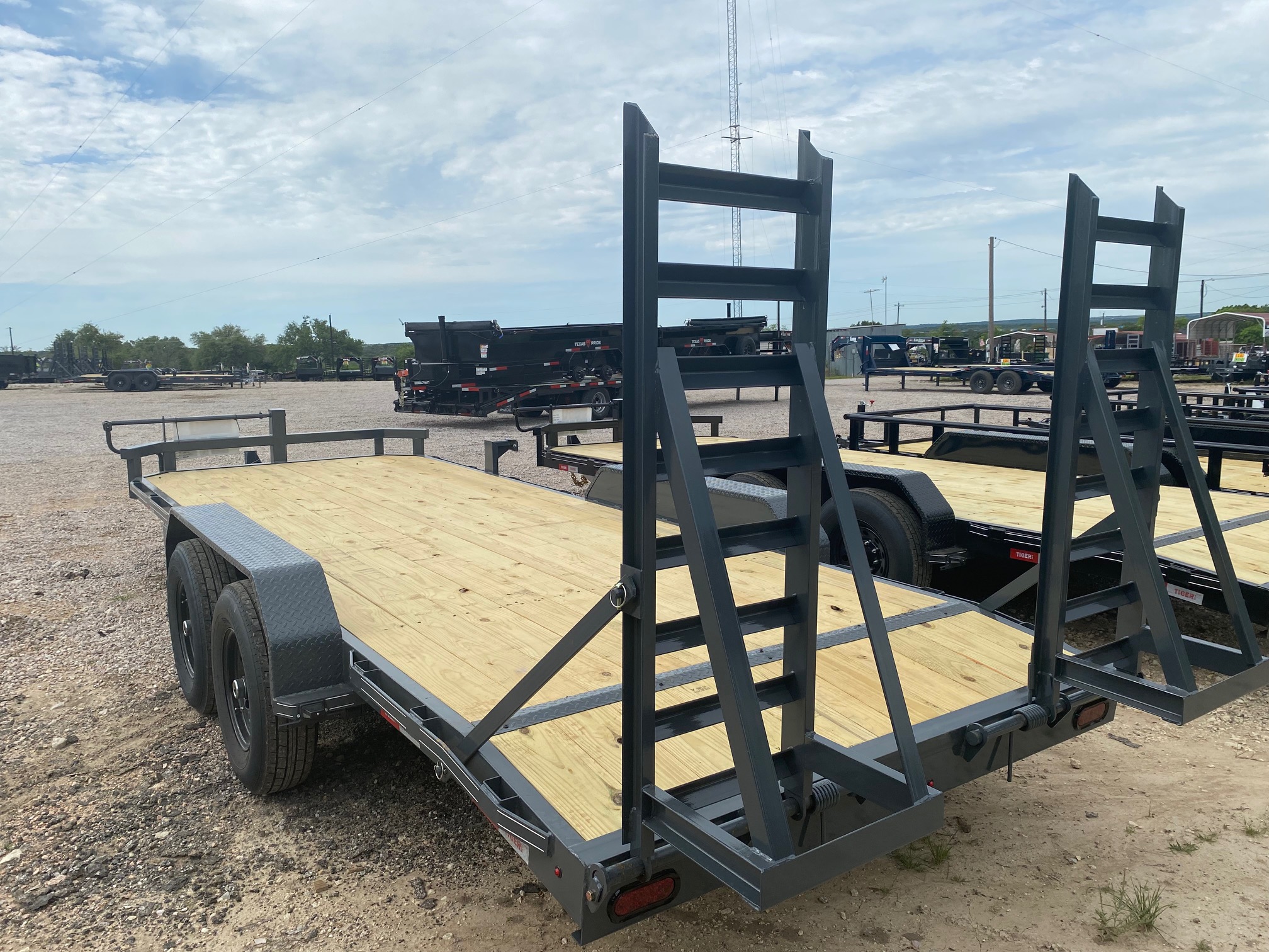 New 2026 Tiger -- 83 "X 20' Equipment Trailer - SUR -