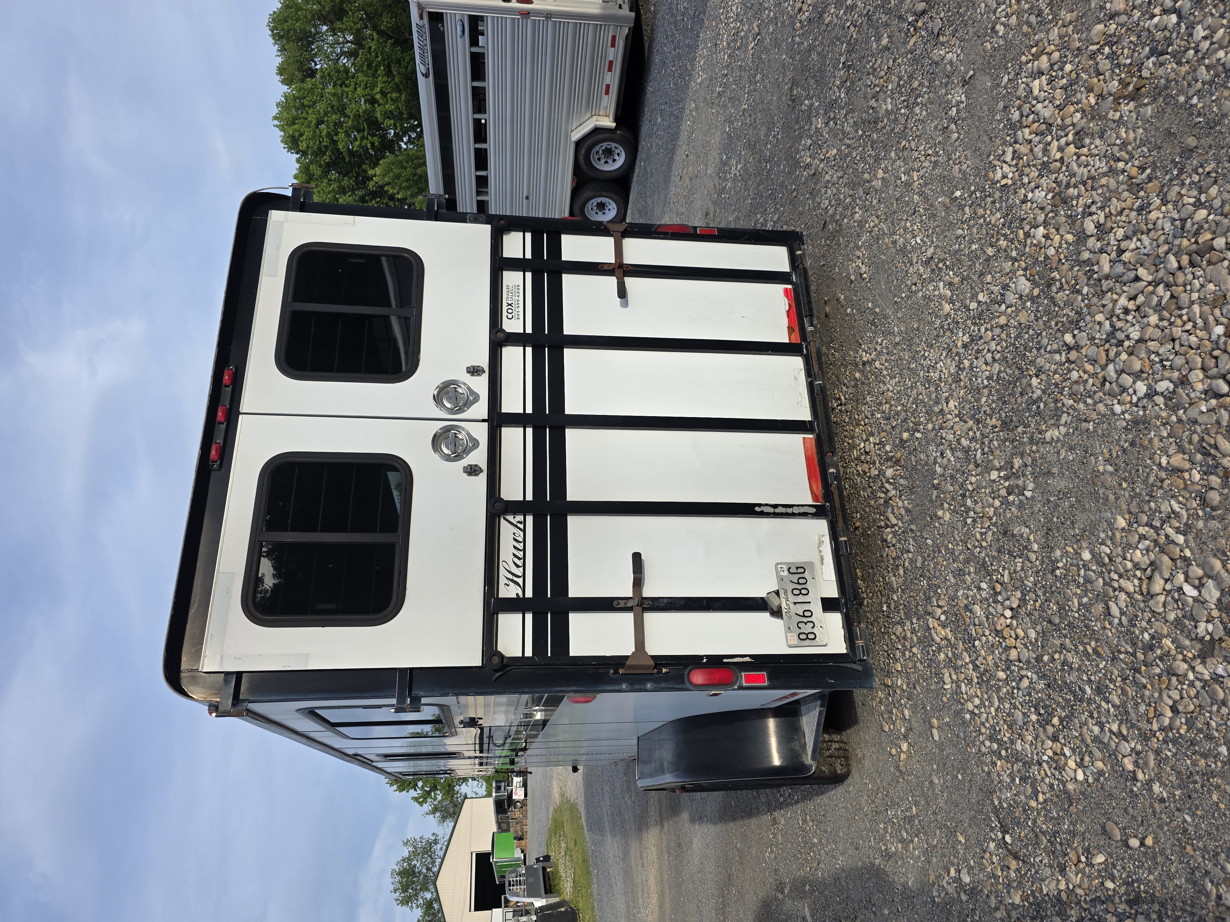 Used 2005 Hawk 2h gn side unload Horse Trailer