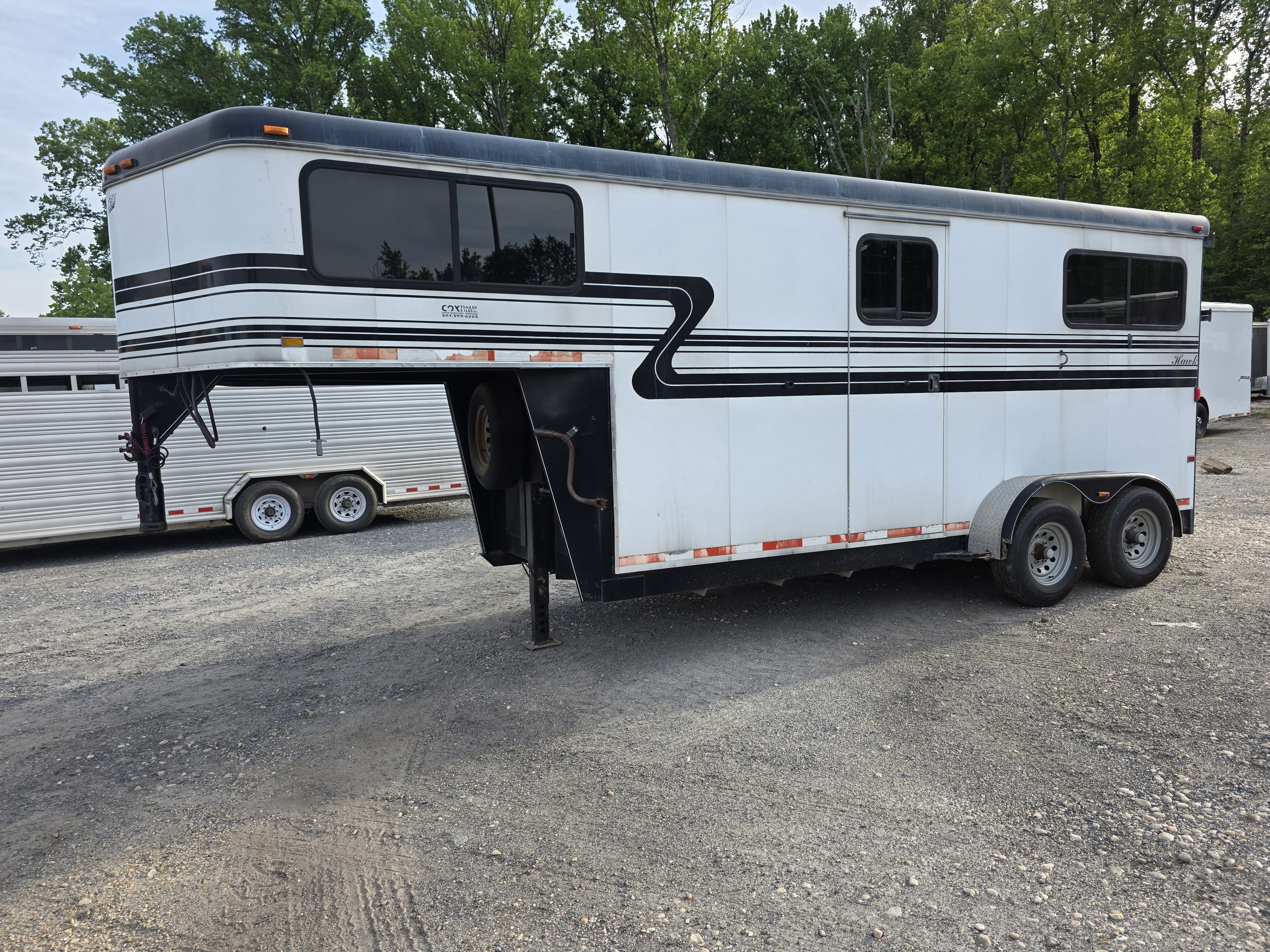 Used 2005 Hawk 2h gn side unload Horse Trailer