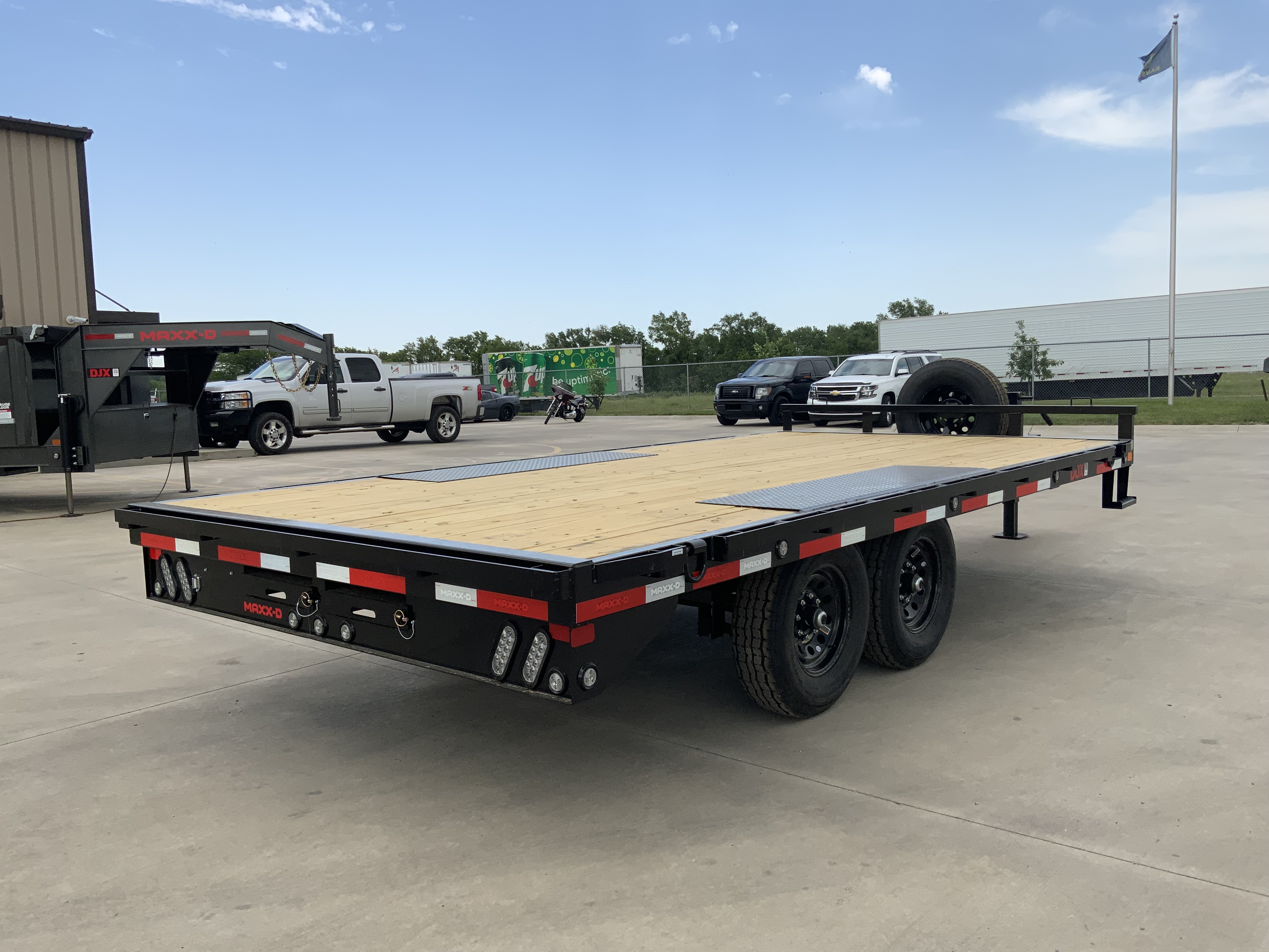 New 2026 MAXX-D 102 X 16 DOX Deckover Trailer