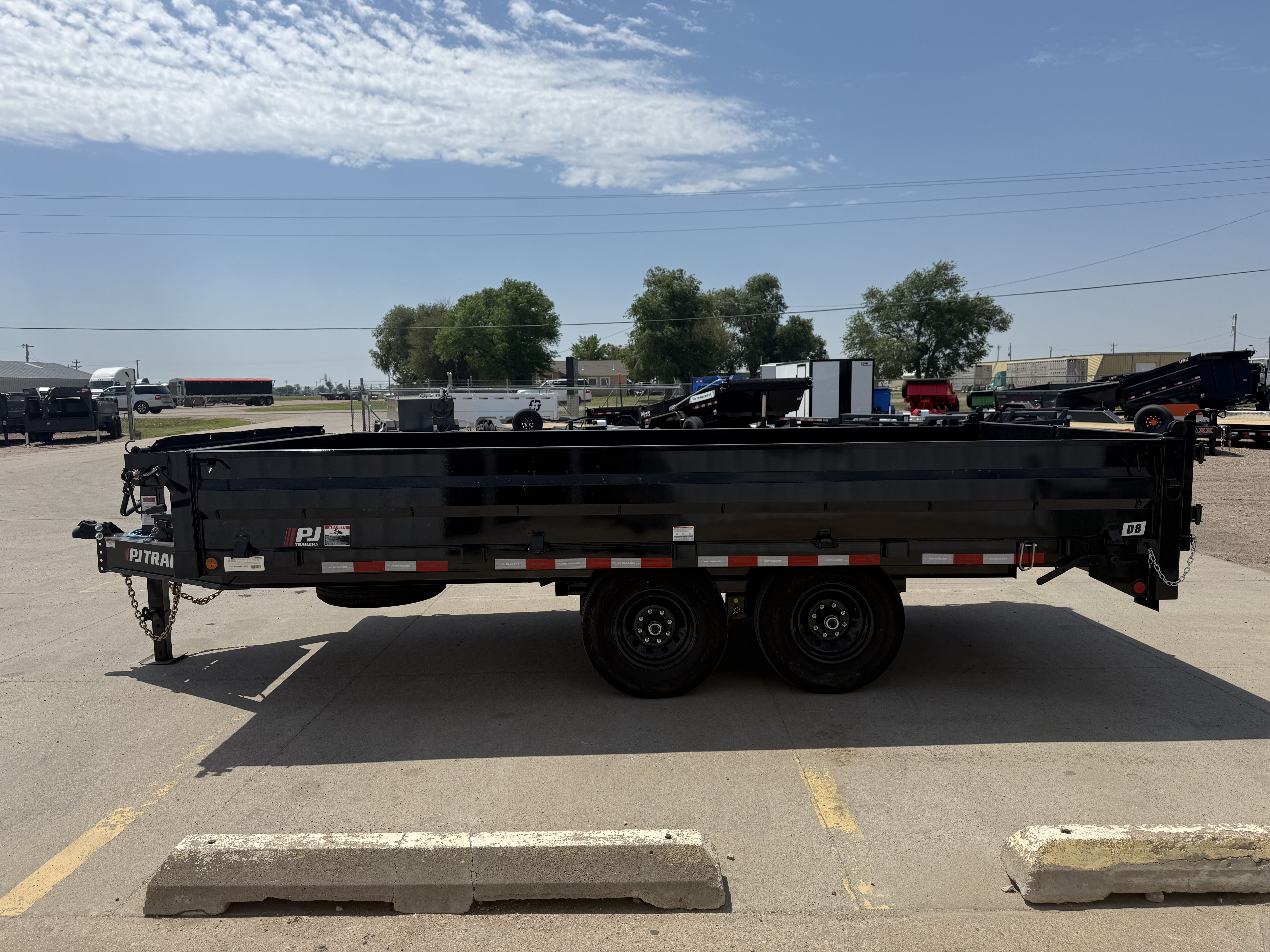 New 2026 PJ Trailers D8162 Dump Trailer