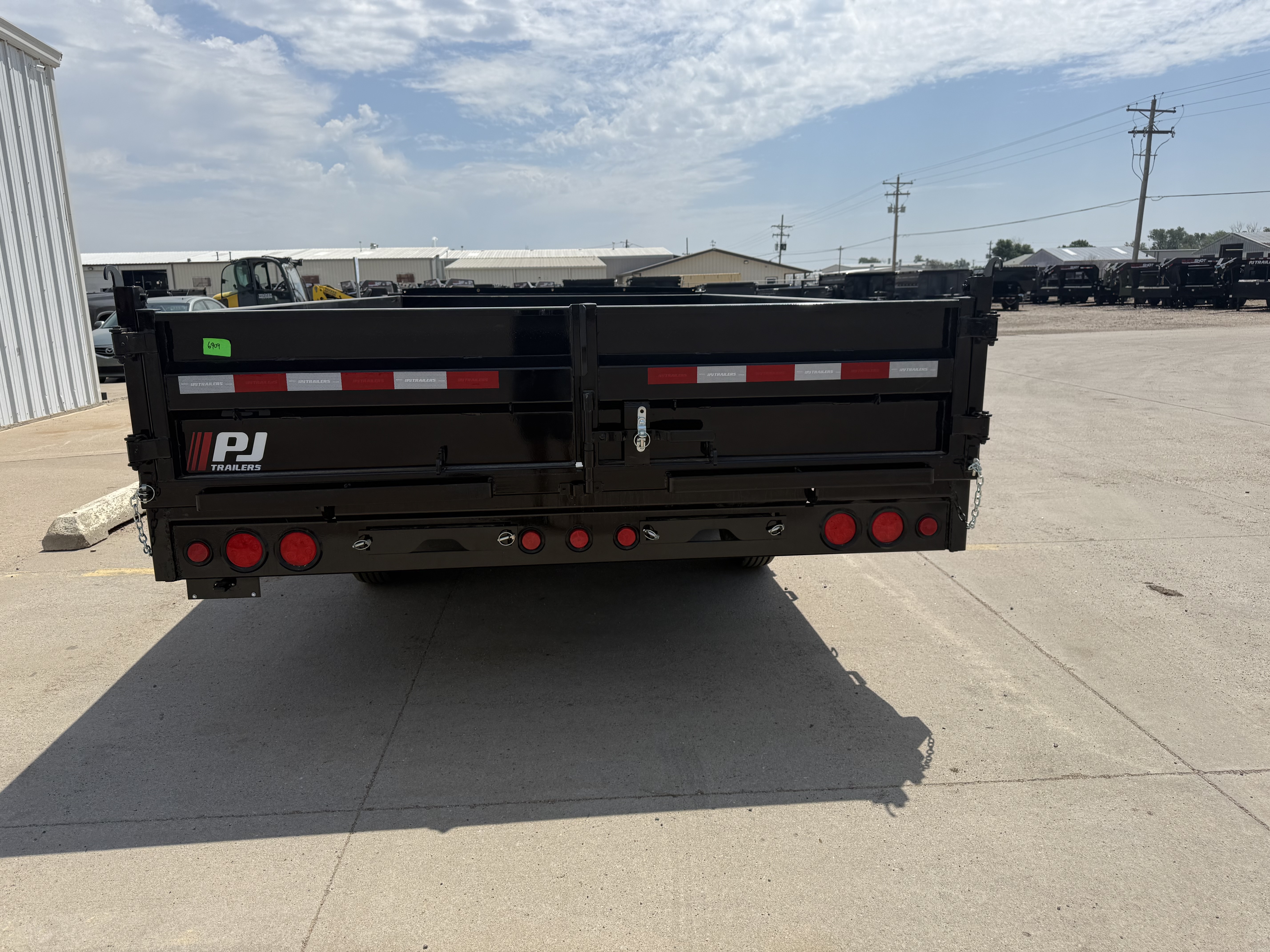 New 2026 PJ Trailers D8162 Dump Trailer