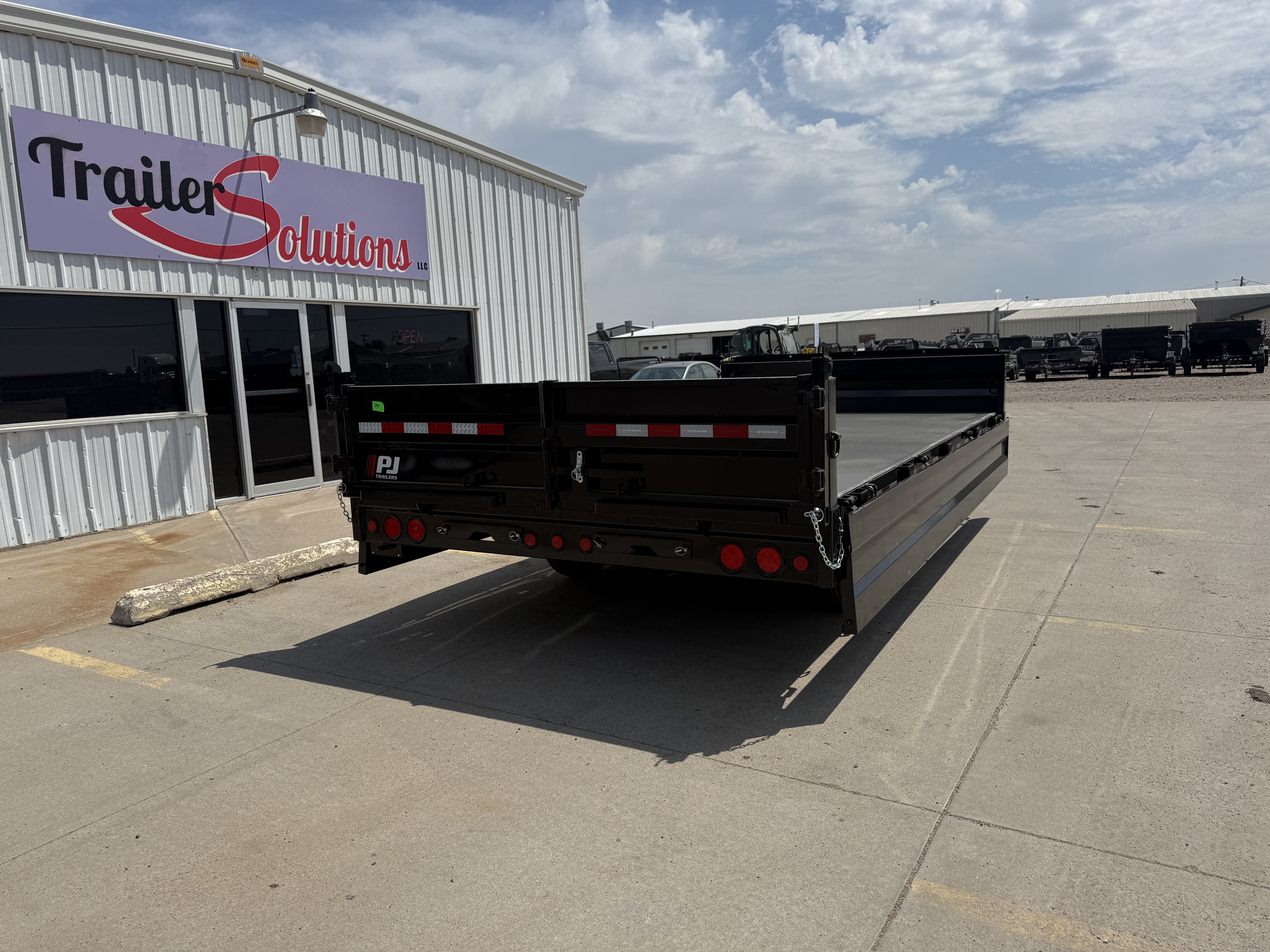 New 2026 PJ Trailers D8162 Dump Trailer
