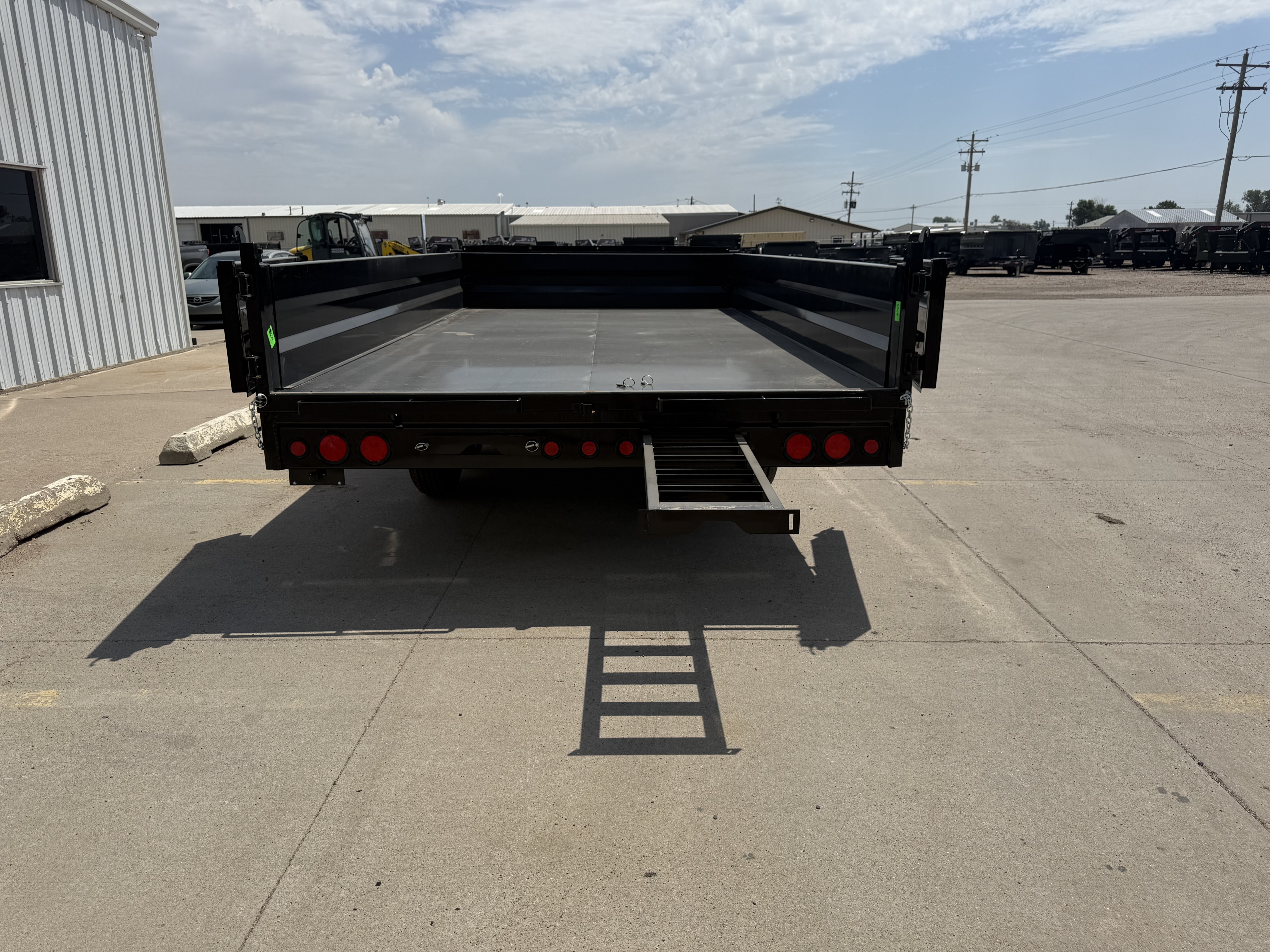 New 2026 PJ Trailers D8162 Dump Trailer