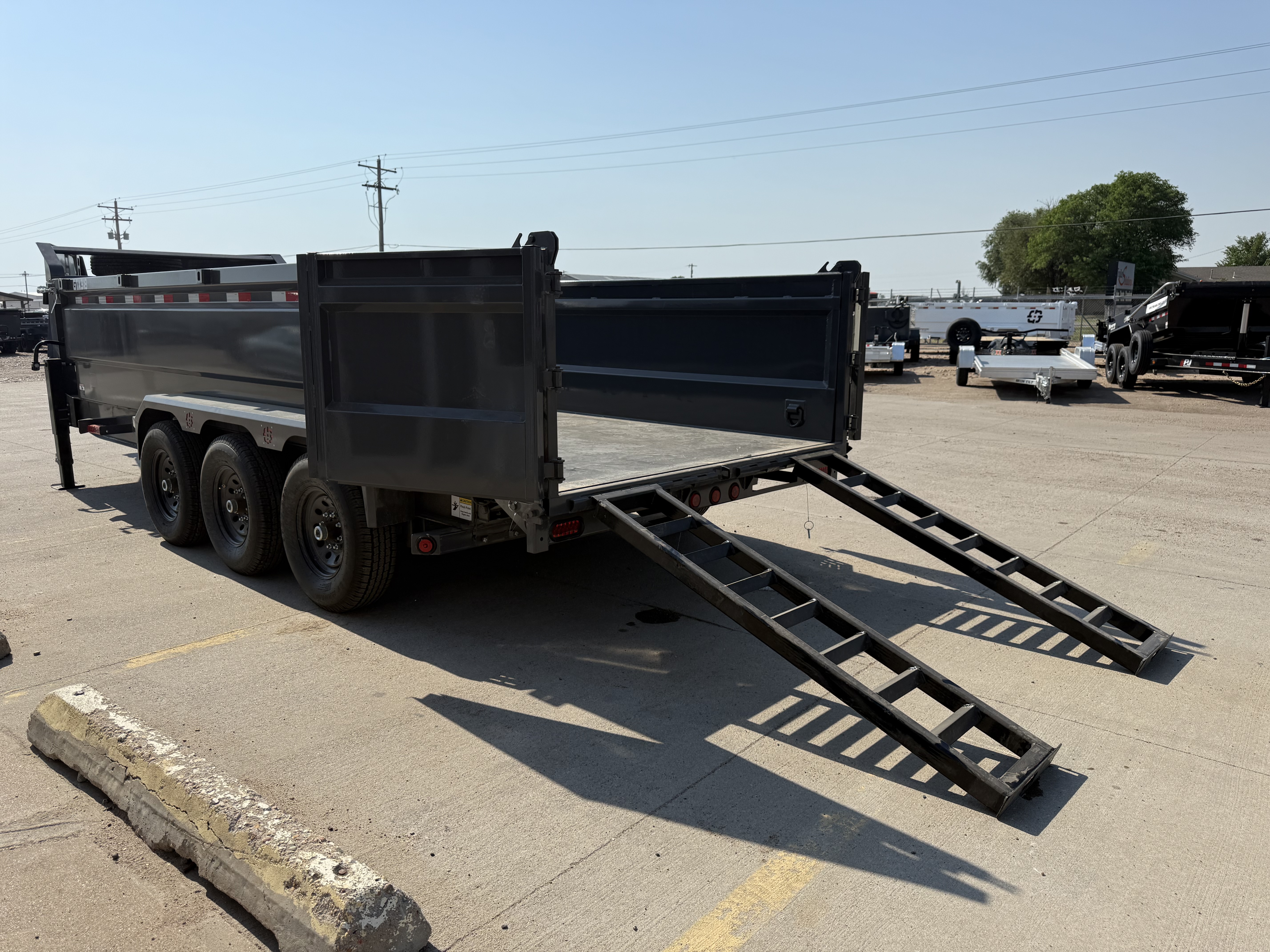 New 2026 Buckshot 83"x18' Triple Axle Telescopic Gooseneck Dump Trailer