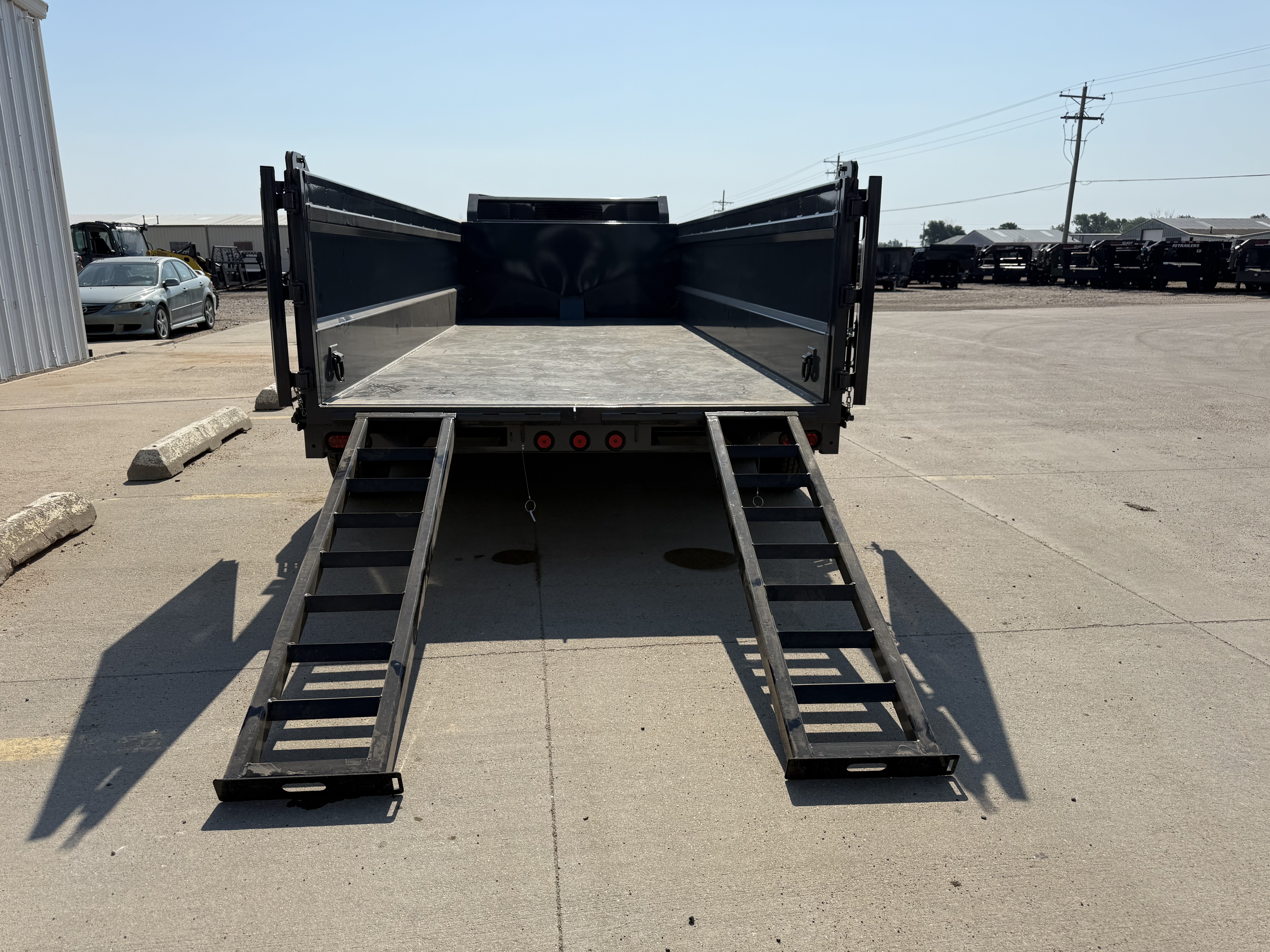 New 2026 Buckshot 83"x18' Triple Axle Telescopic Gooseneck Dump Trailer