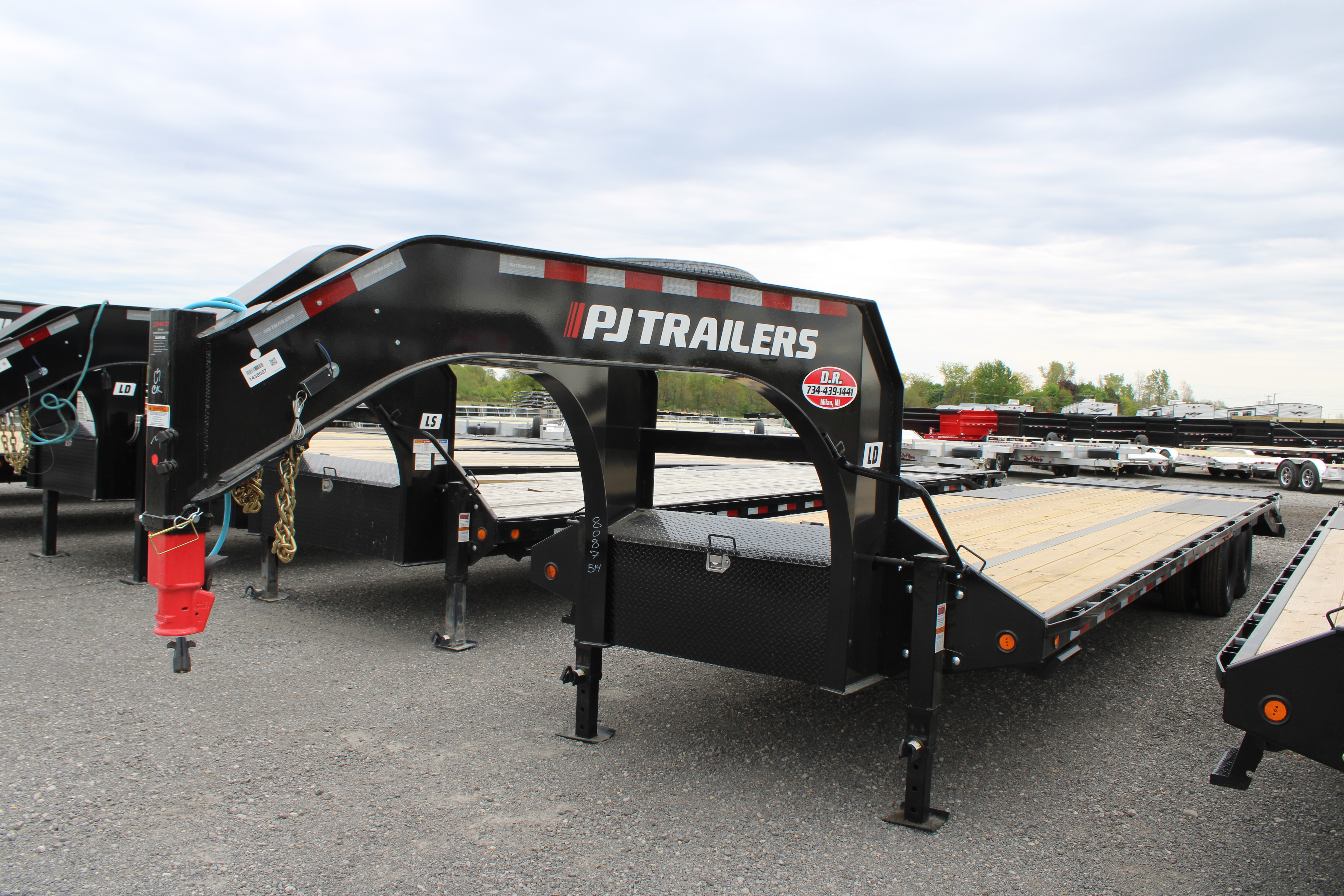 New 2027 PJ Trailers 32' 25K GVWR MR GN STOCK ID 53597 Equipment Trailer